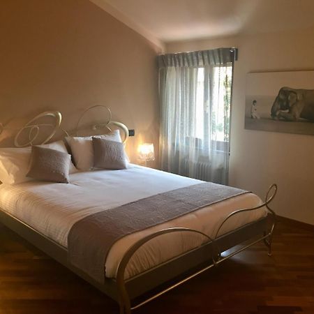 Marie Rose Luxury B&B & Apartment Desenzano del Garda Buitenkant foto
