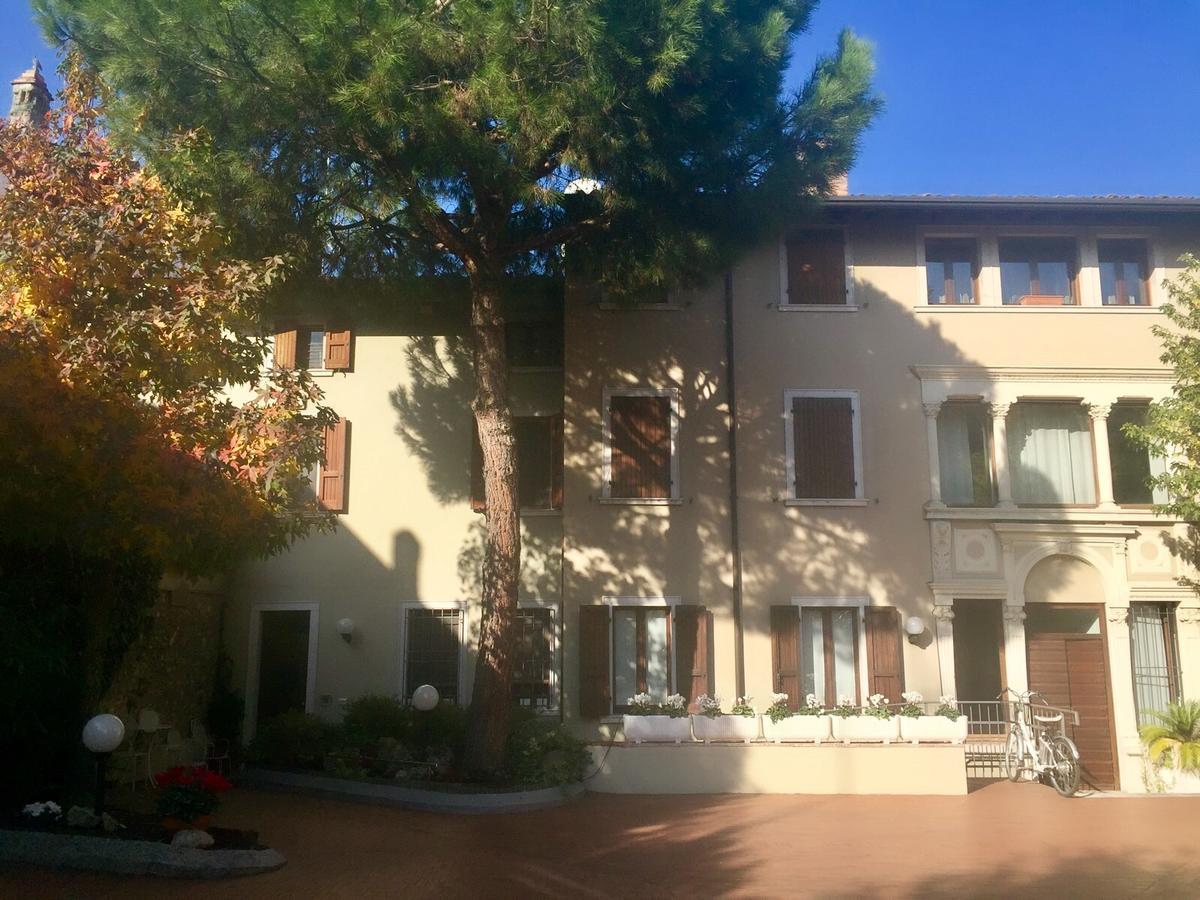 Marie Rose Luxury B&B & Apartment Desenzano del Garda Buitenkant foto