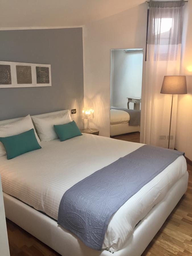 Marie Rose Luxury B&B & Apartment Desenzano del Garda Buitenkant foto